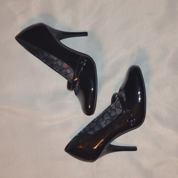 American Eagle By Payless Shoes - 𝅺American Eagle Black Closed Toe High Heels